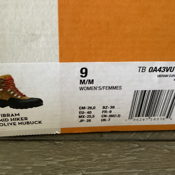 Timberland Vibram® Euro Waterproof Hiking Shoe (Women), size 9 - Picture 2 of 12
